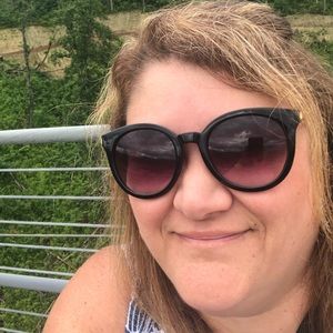 Meet your Posher, Alicia